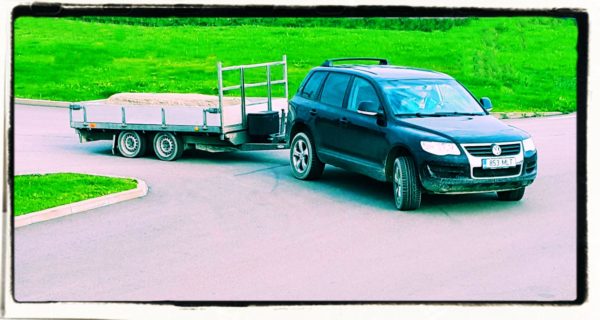 Transpordi teenused kallutava kerghaagisega