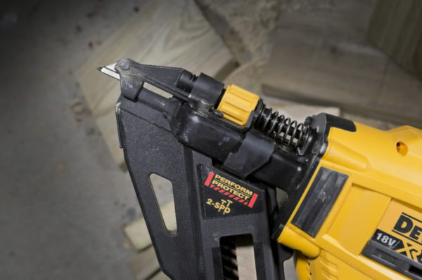 DeWalt Aku ankrunaelapüss DCN693P2 18V Rent - Image 3