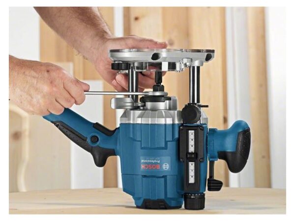 Ülafrees Bosch GOF 1250 CE; 1250 W  Rent - Image 2